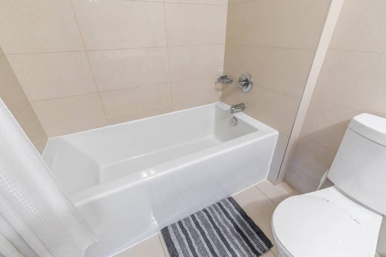 Stunning Views Of Downtown - Luxury High Rise With King Bed! Villa Toronto Exterior foto